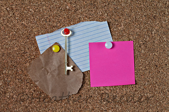 Three blank notes on corkboard